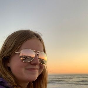 Meet your Posher, Lauren violet